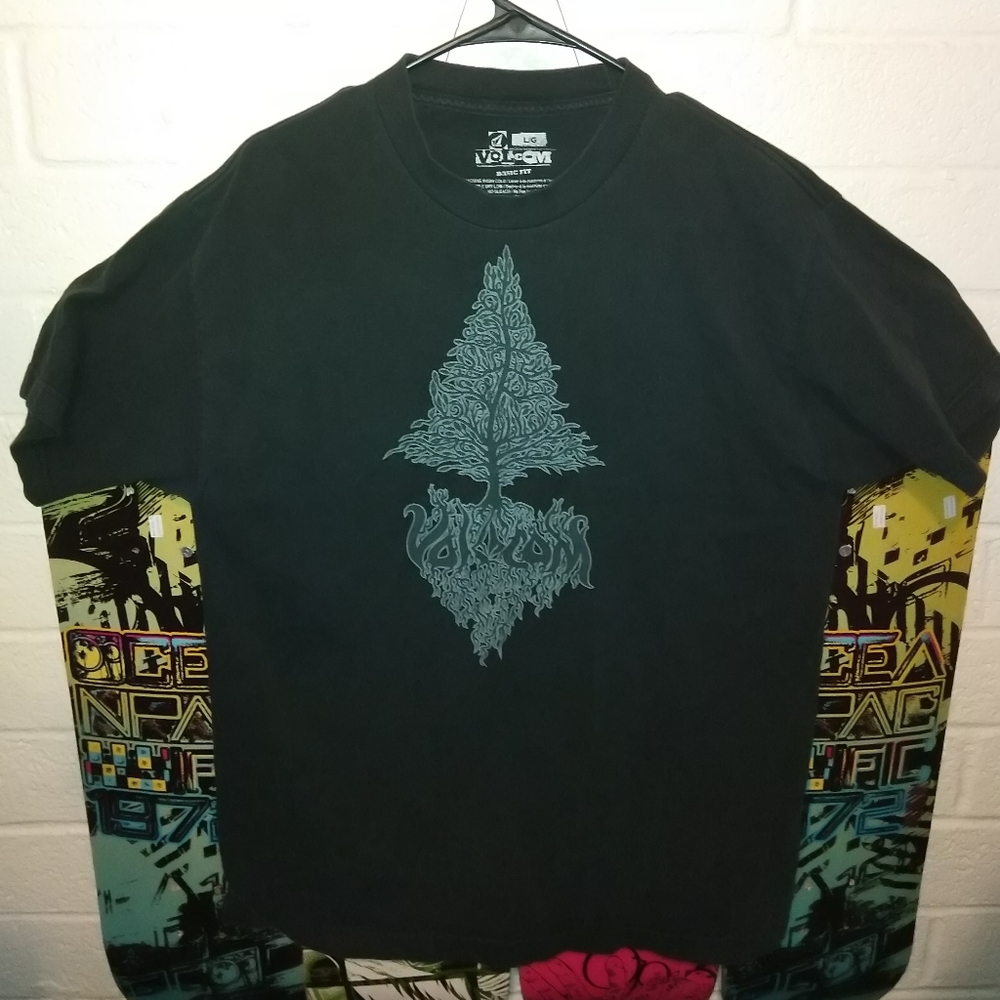 Volcom skateboarding tee